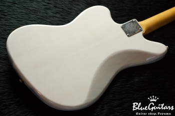 Model JM. #024 Light Aged - White Blonde with Orii Blue