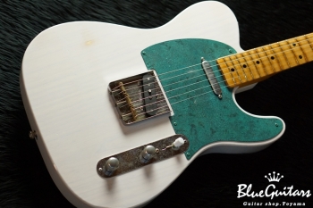 Model T. #023 Light Aged - White Blonde with Orii Blue