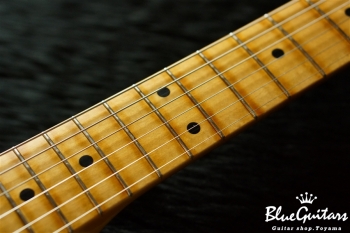 Model T. #023 Light Aged - White Blonde with Orii Blue