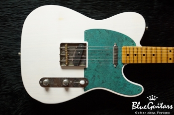 Model T. #023 Light Aged - White Blonde with Orii Blue