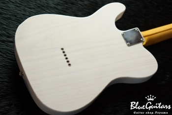 Model T. #023 Light Aged - White Blonde with Orii Blue