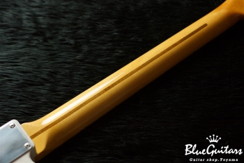 Model T. #023 Light Aged - White Blonde with Orii Blue