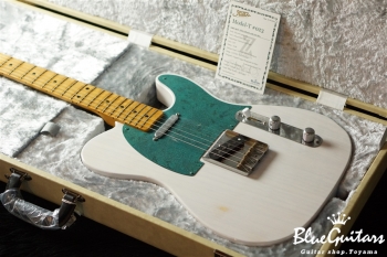 Model T. #023 Light Aged - White Blonde with Orii Blue