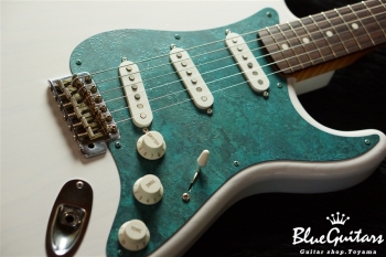 Model S. #019 Light Aged - White Blonde with Orii Blue