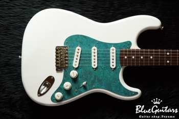 Model S. #019 Light Aged - White Blonde with Orii Blue