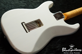 Model S. #019 Light Aged - White Blonde with Orii Blue