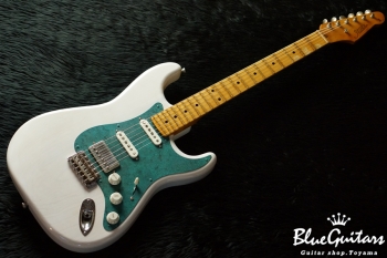 Model S. #017 Light Aged - White Blonde with Orii Blue