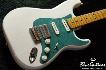 Model S. #017 Light Aged - White Blonde with Orii Blue