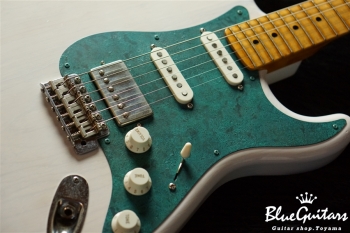 Model S. #017 Light Aged - White Blonde with Orii Blue