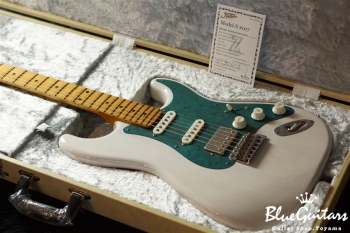 Model S. #017 Light Aged - White Blonde with Orii Blue