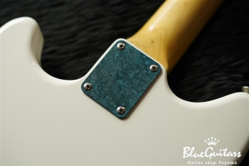 IRIS #051 - Olympic White over LPB