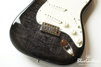 2013 CUSTOM DELUXE STRATOCASTER - Ebony Trans