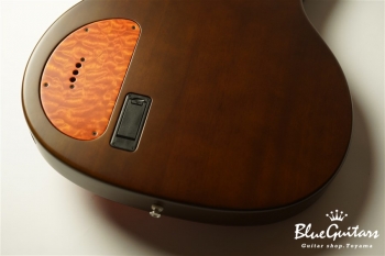 VG EAR-17N Ltd.QM - Vermilion