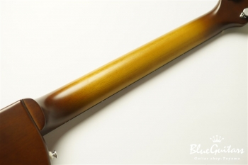 VG EAR-17N Ltd.QM - Vermilion