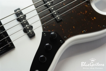 BETA J5 - Snow White