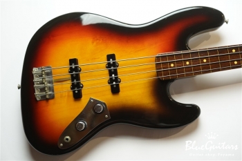 ’62 Jazz Bass Fletless - 3 Color Sunburst