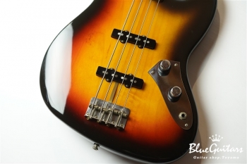 ’62 Jazz Bass Fletless - 3 Color Sunburst