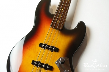 ’62 Jazz Bass Fletless - 3 Color Sunburst