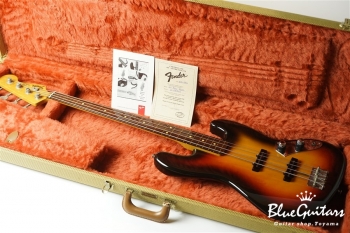 ’62 Jazz Bass Fletless - 3 Color Sunburst