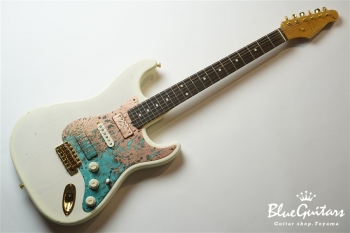 Model S. #070 Light Aged - White Blonde with Art Texture