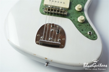 Model JM. #079 Light Aged - White Blonde with Green