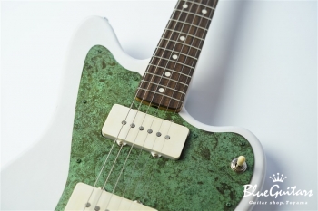 Model JM. #079 Light Aged - White Blonde with Green