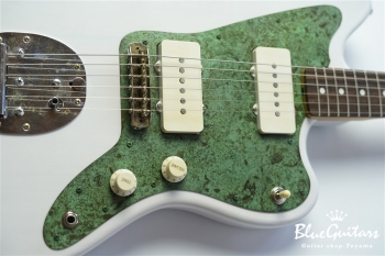 Model JM. #079 Light Aged - White Blonde with Green