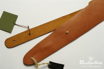 Plain Leather - Camel & Oval Studs