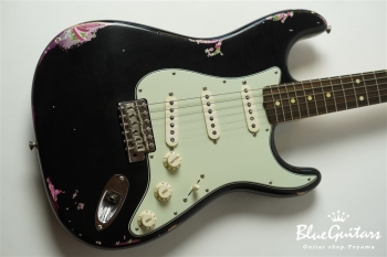 Team Built Limited Edition 1960’s Stratocaster Journeyman Relic Black over Pink Paisley