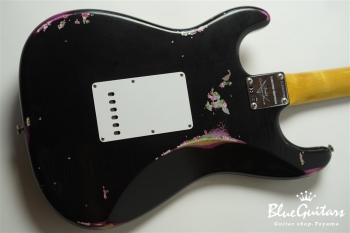 Team Built Limited Edition 1960’s Stratocaster Journeyman Relic Black over Pink Paisley