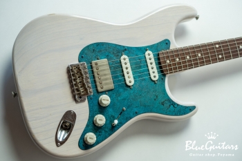 Model S. #059 Light Aged - White Blonde with Orii Blue