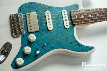 Model S. #059 Light Aged - White Blonde with Orii Blue