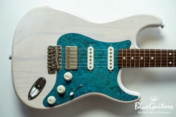 Model S. #059 Light Aged - White Blonde with Orii Blue