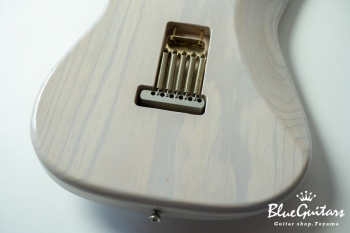 Model S. #059 Light Aged - White Blonde with Orii Blue