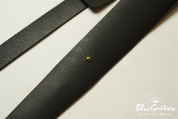 Plain Leather - Ebony & Round Studs