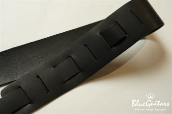 Plain Leather - Ebony & Round Studs