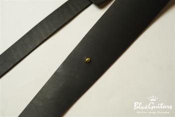 Plain Leather - Ebony & Oval Studs