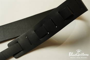 Plain Leather - Ebony & Oval Studs