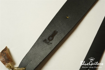 Plain Leather - Ebony & Oval Studs