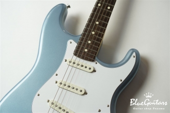 Made in Japan 2019 Limited Collection Stratocaster - Ice Blue Metallic