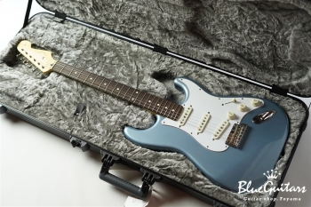 Made in Japan 2019 Limited Collection Stratocaster - Ice Blue Metallic