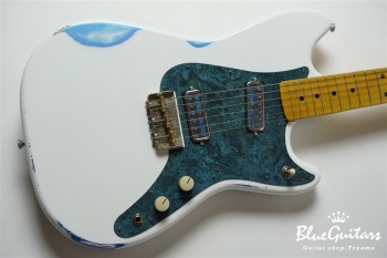 IRIS #084 - Olympic White over Lake Placid Blue 