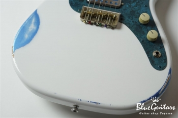 IRIS #084 - Olympic White over Lake Placid Blue 