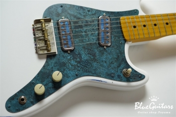 IRIS #084 - Olympic White over Lake Placid Blue 