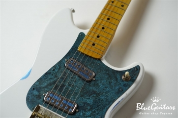 IRIS #084 - Olympic White over Lake Placid Blue 