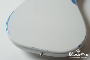 IRIS #084 - Olympic White over Lake Placid Blue 