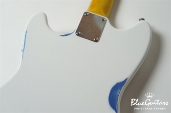 IRIS #084 - Olympic White over Lake Placid Blue 