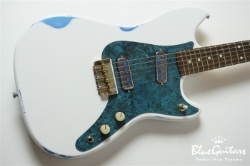 IRIS #085 - Olympic White over Lake Placid Blue 