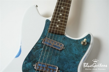 IRIS #085 - Olympic White over Lake Placid Blue 