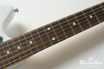 IRIS #085 - Olympic White over Lake Placid Blue 